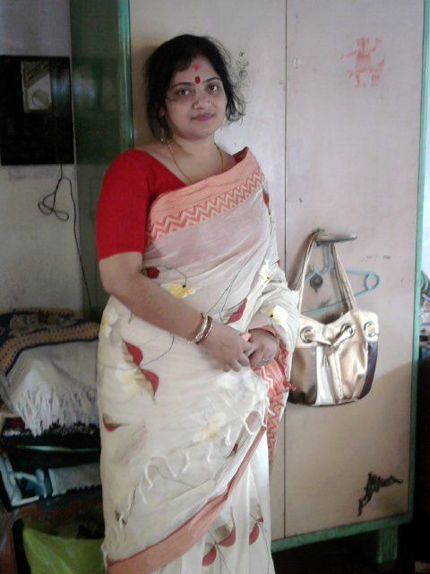 Am sunita 30yrs housewife staying alone looking for fun in Bangalore